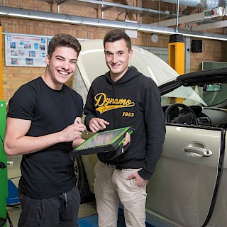 Informationen zur AusbildungKraftfahrzeugmechatroniker/-in