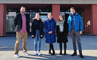 von links: Seminarlehrer Peter Tizek, Sabrina Vilgertshofer, Tabea Knapp, Johanna Dobler und Kilian Kütt. Nicht auf dem Foto: Christelle Balzereit