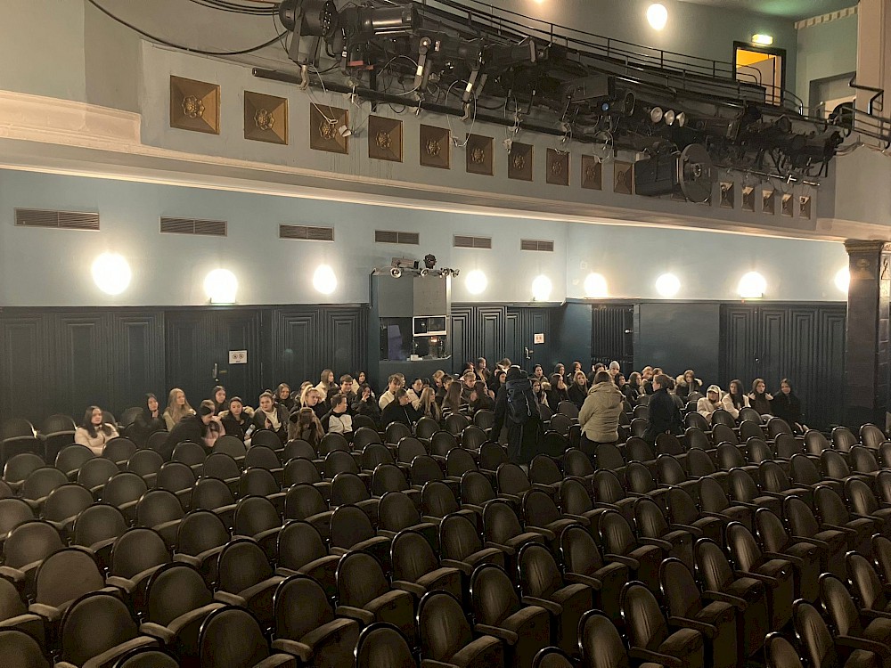 theater_15_10_25_saal.jpg